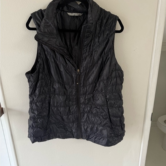 Athleta Jackets & Blazers - Athleta Black Puffer Vest
